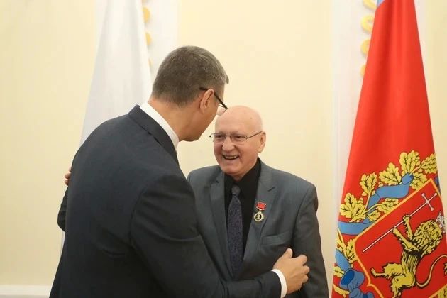 Александр Авдеев вручил госнаграды выдающимся жителям Владимирского региона Александр Авдеев вручил госнаграды выдающимся жителям Владимирского региона