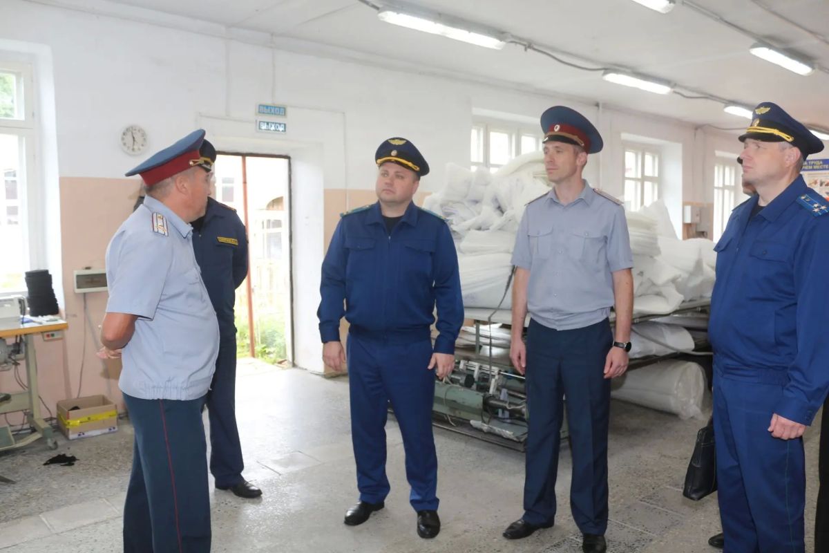 Заместитель прокурора региона Антон Жуков посетил с проверкой женскую исправительную колонию Заместитель прокурора региона Антон Жуков посетил с проверкой женскую исправительную колонию
