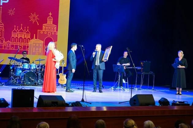 Одним из подарков ко Дню города стал «Живой концерт» Антона и Виктории Макарских Одним из подарков ко Дню города стал «Живой концерт» Антона и Виктории Макарских