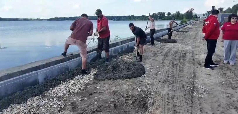 Активисты Народного фронта проверили, как достраивают набережную в Гусь-Хрустальном Активисты Народного фронта проверили, как достраивают набережную в Гусь-Хрустальном