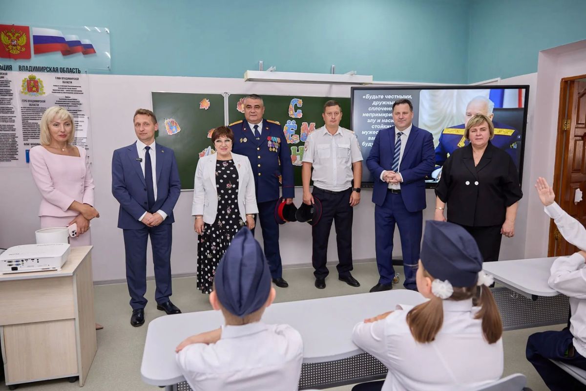 Ольга Хохлова в День знаний посетила школы Мурома Ольга Хохлова в День знаний посетила школы Мурома