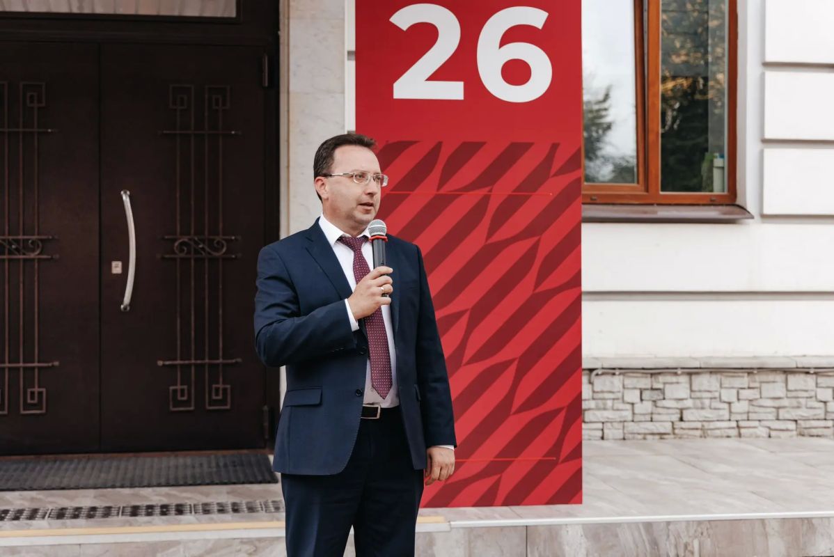 Торжественные линейки прошли не только для школьников, но и для студентов Торжественные линейки прошли не только для школьников, но и для студентов