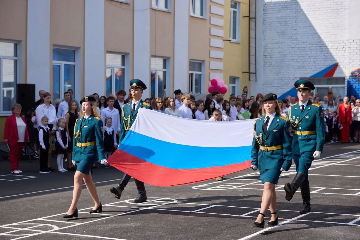Ольга Хохлова в День знаний посетила школы Мурома Ольга Хохлова в День знаний посетила школы Мурома