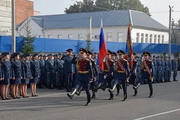 Торжественные линейки прошли не только для школьников, но и для студентов Торжественные линейки прошли не только для школьников, но и для студентов