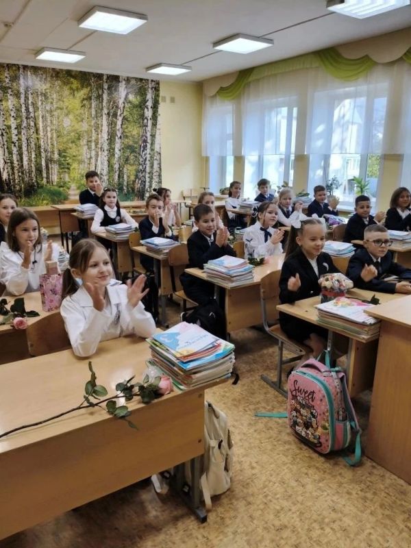 1 сентября во владимирской Гимназии № 3 утро началось с самого настоящего сюрприза 1 сентября во владимирской Гимназии № 3 утро началось с самого настоящего сюрприза