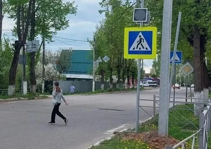 В Кольчугино по требованию прокуратуры установлены светофоры для обозначения пешеходных переходов около образовательных учреждений В Кольчугино по требованию прокуратуры установлены светофоры для обозначения пешеходных переходов около образовательных учреждений