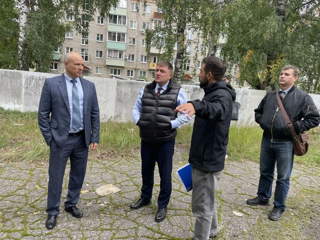 Ковров с рабочим визитом посетил министр по организации деятельности мировых судей, органов ЗАГС и архивов Владимирской области Виталий Викторович Родькин Ковров с рабочим визитом посетил министр по организации деятельности мировых судей, органов ЗАГС и архивов Владимирской области Виталий Викторович Родькин