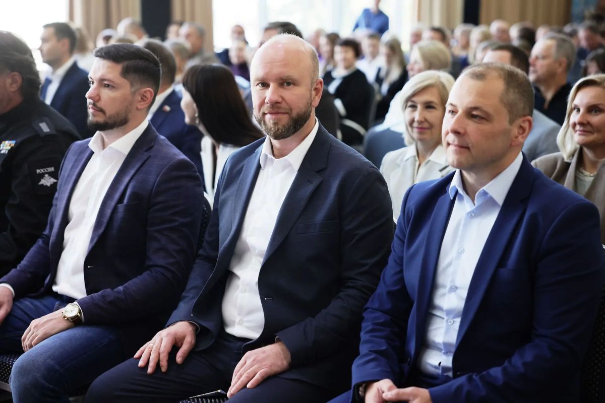 Председатель Законодательного Собрания Ольга Хохлова и депутаты областного парламента приняли участие в награждении победителей регионального конкурса «Самая красивая деревня» Председатель Законодательного Собрания Ольга Хохлова и депутаты областного парламента приняли участие в награждении победителей регионального конкурса «Самая красивая деревня»