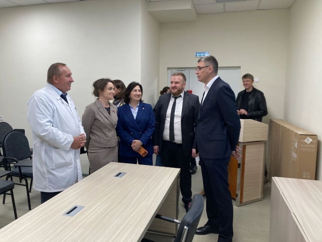 В ходе рабочей поездки в Кольчугино Губернатор Александр Авдеев ознакомился с работой детской поликлиники Кольчугинской центральной районной больницы В ходе рабочей поездки в Кольчугино Губернатор Александр Авдеев ознакомился с работой детской поликлиники Кольчугинской центральной районной больницы