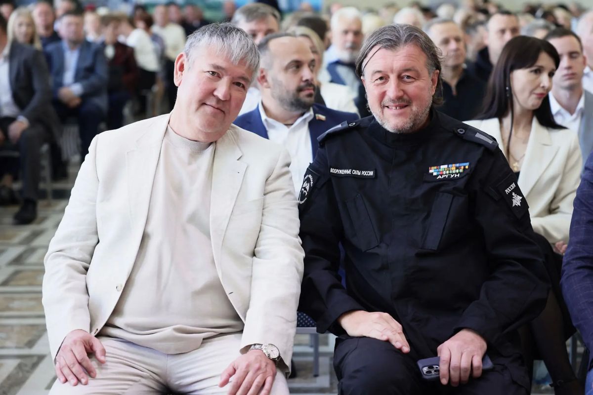 Председатель Законодательного Собрания Ольга Хохлова и депутаты областного парламента приняли участие в награждении победителей регионального конкурса «Самая красивая деревня» Председатель Законодательного Собрания Ольга Хохлова и депутаты областного парламента приняли участие в награждении победителей регионального конкурса «Самая красивая деревня»