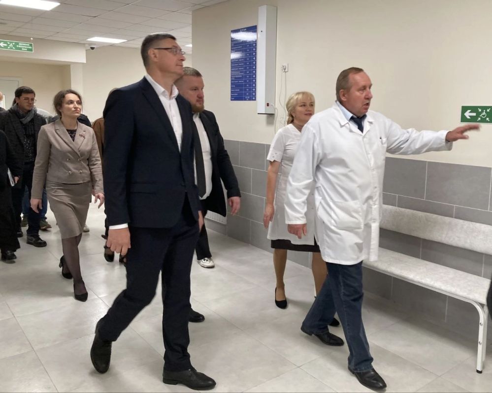 В ходе рабочей поездки в Кольчугино Губернатор Александр Авдеев ознакомился с работой детской поликлиники Кольчугинской центральной районной больницы В ходе рабочей поездки в Кольчугино Губернатор Александр Авдеев ознакомился с работой детской поликлиники Кольчугинской центральной районной больницы