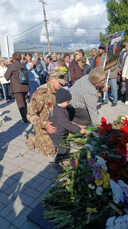 Место, где живёт память. В центре Судогды, у мемориала «1941–1945» на улице Ленина, состоялось открытие памятника погибшим участникам СВО Место, где живёт память. В центре Судогды, у мемориала «1941–1945» на улице Ленина, состоялось открытие памятника погибшим участникам СВО