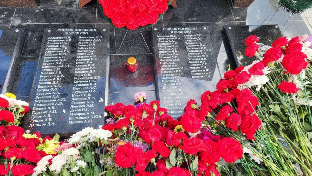 Место, где живёт память. В центре Судогды, у мемориала «1941–1945» на улице Ленина, состоялось открытие памятника погибшим участникам СВО Место, где живёт память. В центре Судогды, у мемориала «1941–1945» на улице Ленина, состоялось открытие памятника погибшим участникам СВО