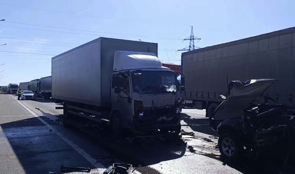 Сотрудники полиции работают на месте ДТП в Вязниковском районе