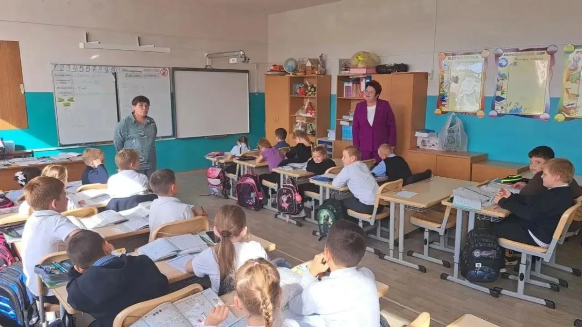 Министр образования Владимирской области Светлана Болтунова провела прием граждан и посетила школы и детский сад в Селивановском округе Министр образования Владимирской области Светлана Болтунова провела прием граждан и посетила школы и детский сад в Селивановском округе