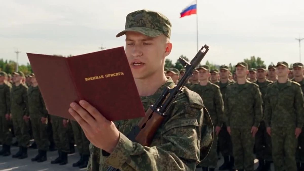 Будь со страной!. Голосование началось — избиратели уже приходят на участки, и среди них те, кто сегодня делает шаг во взрослую жизнь и голосует впервые