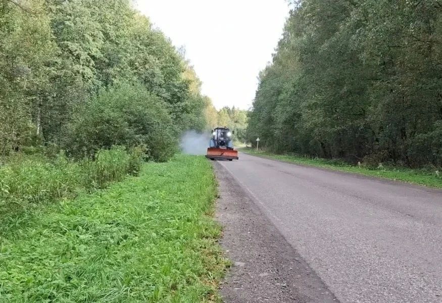 ДСУ-3 приводит в порядок обочины во всех районах Владимирской области