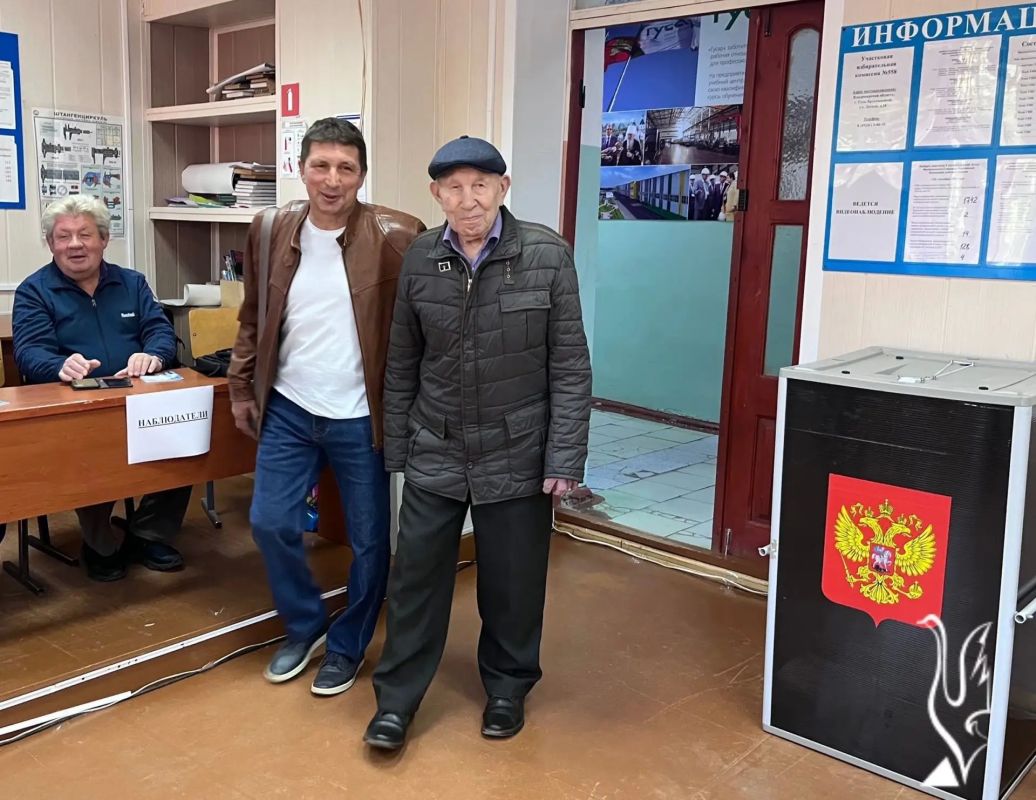 В Гусь-Хрустальном проголосовал ветеран войны Николай Ушаков В Гусь-Хрустальном проголосовал ветеран войны Николай Ушаков