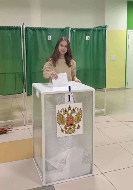 Многие студенты, преподаватели и сотрудники Владимирского филиала Президентской академии уже выполнили свой гражданский долг на избирательных участках или с помощью дистанционного электронного голосования и делятся своими... Многие студенты, преподаватели и сотрудники Владимирского филиала Президентской академии уже выполнили свой гражданский долг на избирательных участках или с помощью дистанционного электронного голосования и делятся своими...
