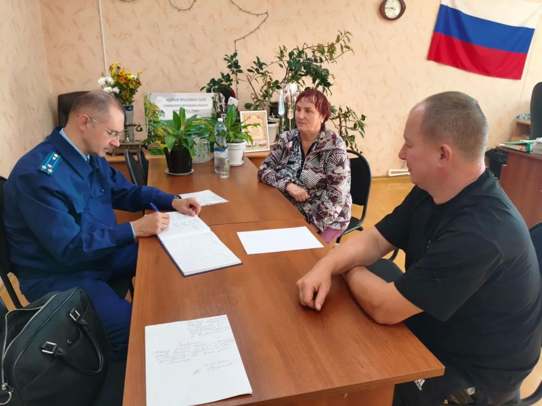Собинский межрайонный прокурор Андрей Широких провел приём граждан в селе Березники Собинский межрайонный прокурор Андрей Широких провел приём граждан в селе Березники