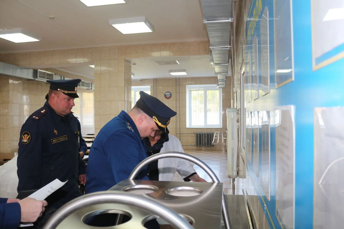 Заместитель прокурора региона Антон Жуков посетил с проверкой колонию-поселение Заместитель прокурора региона Антон Жуков посетил с проверкой колонию-поселение