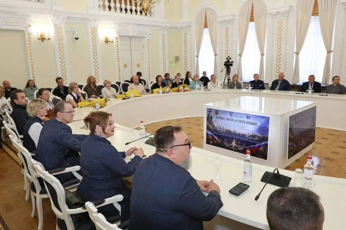 Во Владимирской области наградили тех, кто растит будущее страны, и почтили память героев Во Владимирской области наградили тех, кто растит будущее страны, и почтили память героев