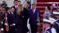 Дональд Трамп встретил Си Цзиньпина у трапа самолета после его прибытия в США