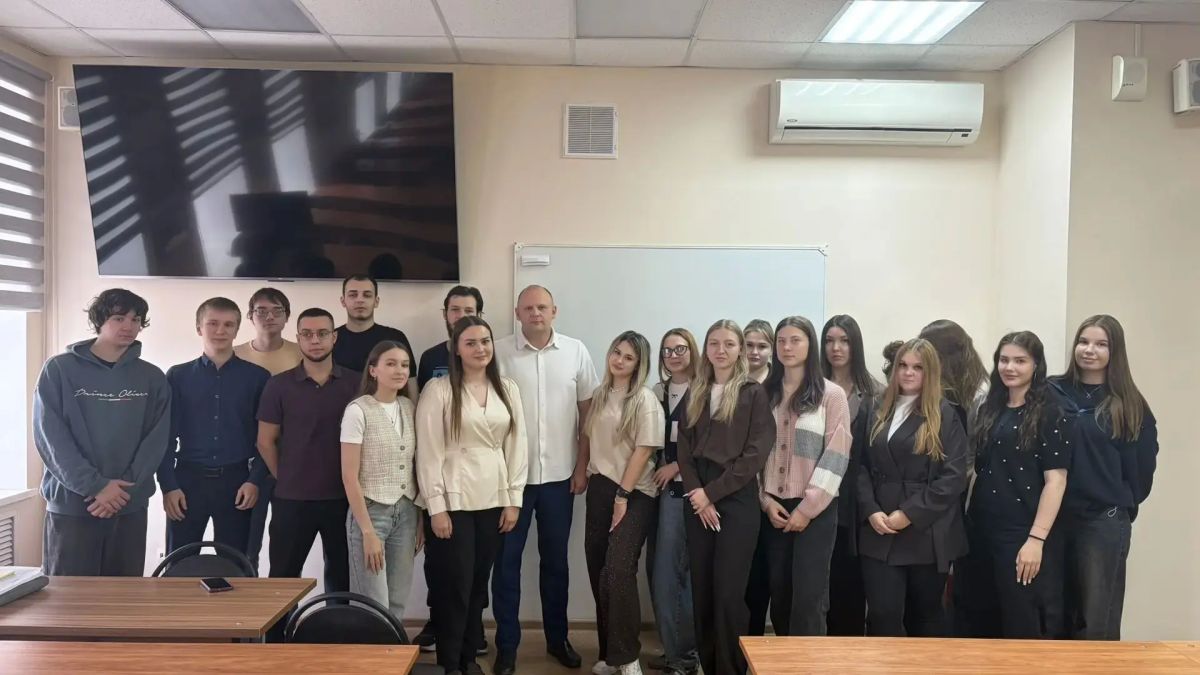 Помощник Гусь-Хрустального межрайонного прокурора Полина Лакеева рассказала будущим юристам о своей службе в надзорном ведомстве Помощник Гусь-Хрустального межрайонного прокурора Полина Лакеева рассказала будущим юристам о своей службе в надзорном ведомстве