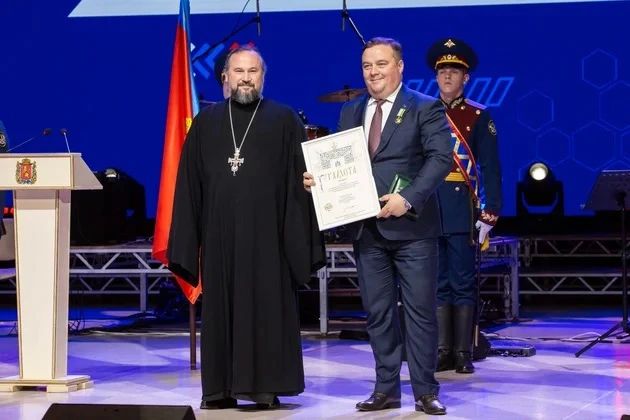 Во Владимире чествовали машиностроителей как тружеников ведущей отрасли региона Во Владимире чествовали машиностроителей как тружеников ведущей отрасли региона
