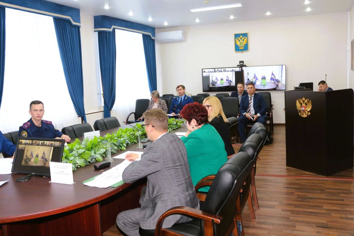 В прокуратуре региона проведено заседание межведомственной рабочей группы по вопросам защиты прав детей, профилактики правонарушений несовершеннолетних В прокуратуре региона проведено заседание межведомственной рабочей группы по вопросам защиты прав детей, профилактики правонарушений несовершеннолетних