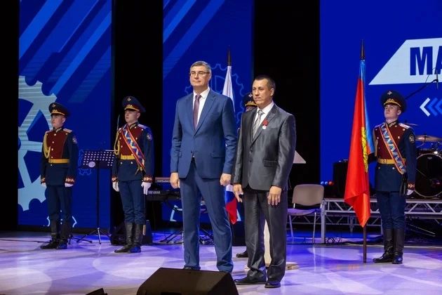 Во Владимире чествовали машиностроителей как тружеников ведущей отрасли региона Во Владимире чествовали машиностроителей как тружеников ведущей отрасли региона