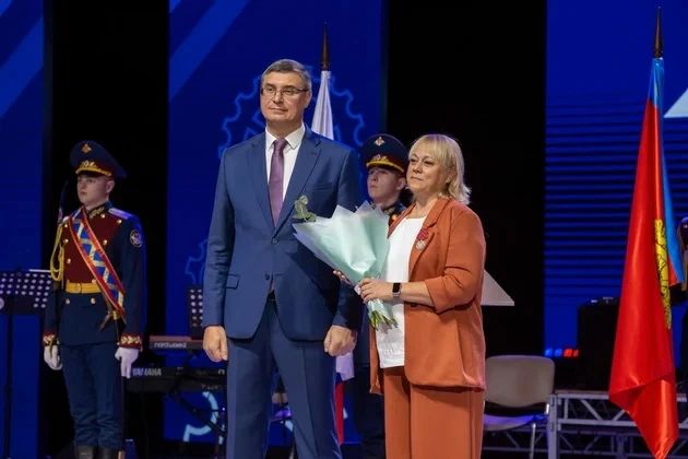 Во Владимире чествовали машиностроителей как тружеников ведущей отрасли региона Во Владимире чествовали машиностроителей как тружеников ведущей отрасли региона