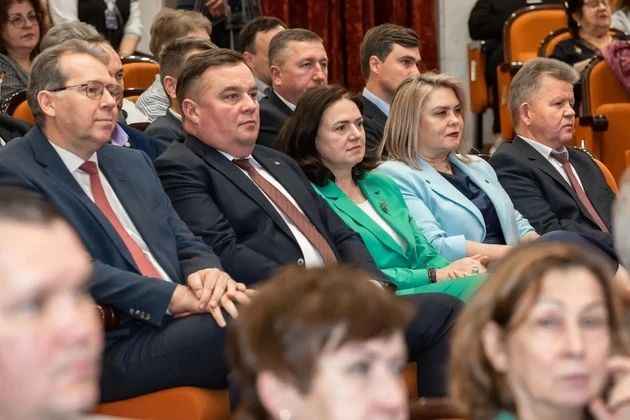 Во Владимире чествовали машиностроителей как тружеников ведущей отрасли региона Во Владимире чествовали машиностроителей как тружеников ведущей отрасли региона