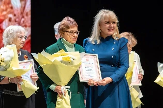 1 октября во Владимирской областной филармонии собрались почти 500 гостей со всего региона, чтобы отметить День пожилого человека – официальный праздник в России с 1992 года 1 октября во Владимирской областной филармонии собрались почти 500 гостей со всего региона, чтобы отметить День пожилого человека – официальный праздник в России с 1992 года