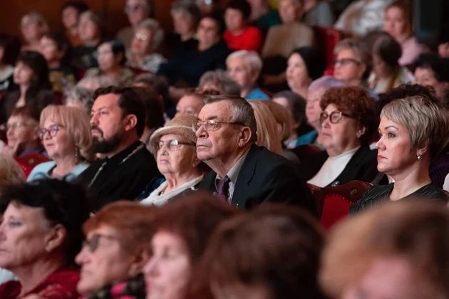 1 октября во Владимирской областной филармонии собрались почти 500 гостей со всего региона, чтобы отметить День пожилого человека – официальный праздник в России с 1992 года 1 октября во Владимирской областной филармонии собрались почти 500 гостей со всего региона, чтобы отметить День пожилого человека – официальный праздник в России с 1992 года