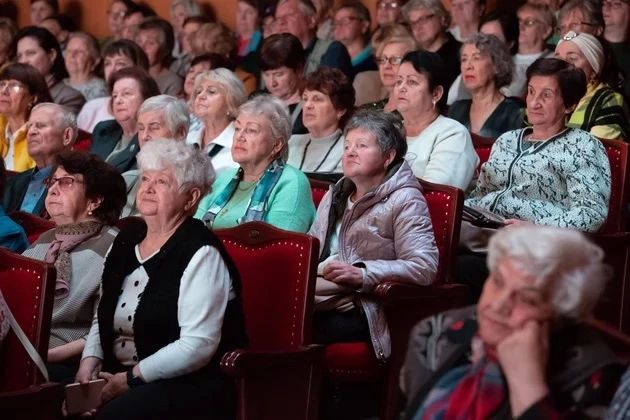 1 октября во Владимирской областной филармонии собрались почти 500 гостей со всего региона, чтобы отметить День пожилого человека – официальный праздник в России с 1992 года 1 октября во Владимирской областной филармонии собрались почти 500 гостей со всего региона, чтобы отметить День пожилого человека – официальный праздник в России с 1992 года