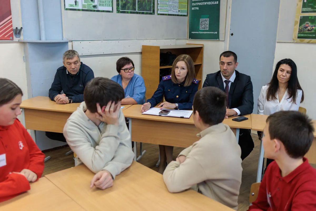 Сотрудники следственного управления СК России по Владимирской области приняли участие в работе правового кадетского диспут-клуба «Слово Кадета» Сотрудники следственного управления СК России по Владимирской области приняли участие в работе правового кадетского диспут-клуба «Слово Кадета»