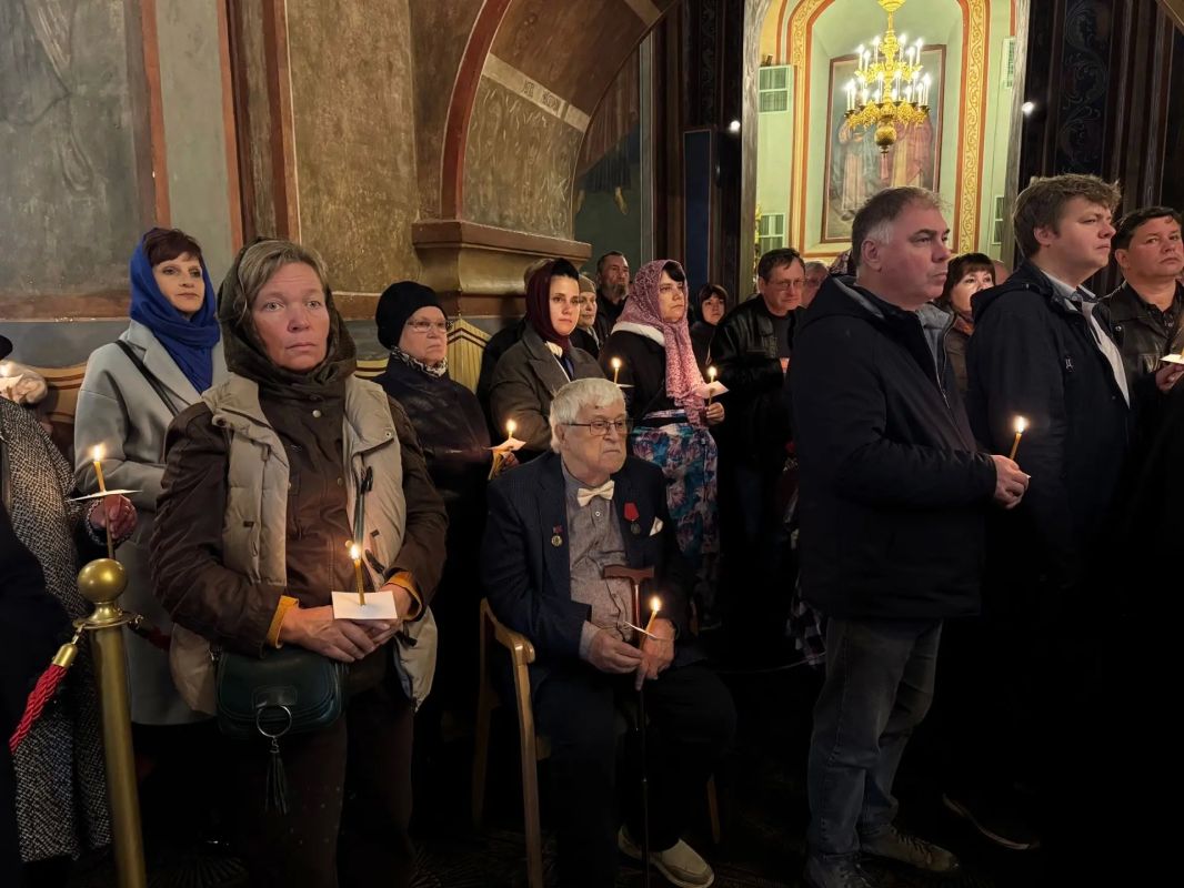 В Успенском соборе проходит прощание с президентом Владимиро-Суздальского музея-заповедника Алисой Ивановной Аксёновой В Успенском соборе проходит прощание с президентом Владимиро-Суздальского музея-заповедника Алисой Ивановной Аксёновой