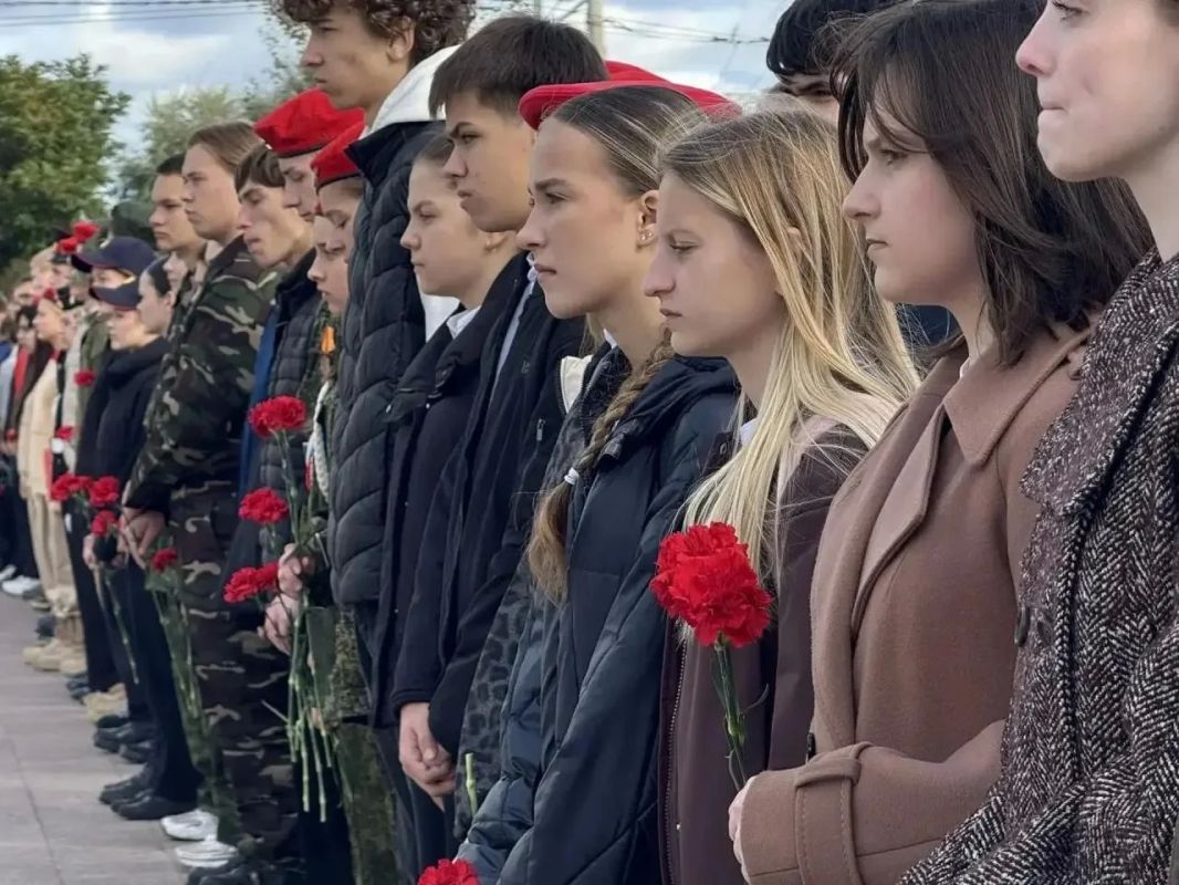 Во Владимире на площади 30-летия Победы начали проводить «Вахту памяти» Во Владимире на площади 30-летия Победы начали проводить «Вахту памяти»