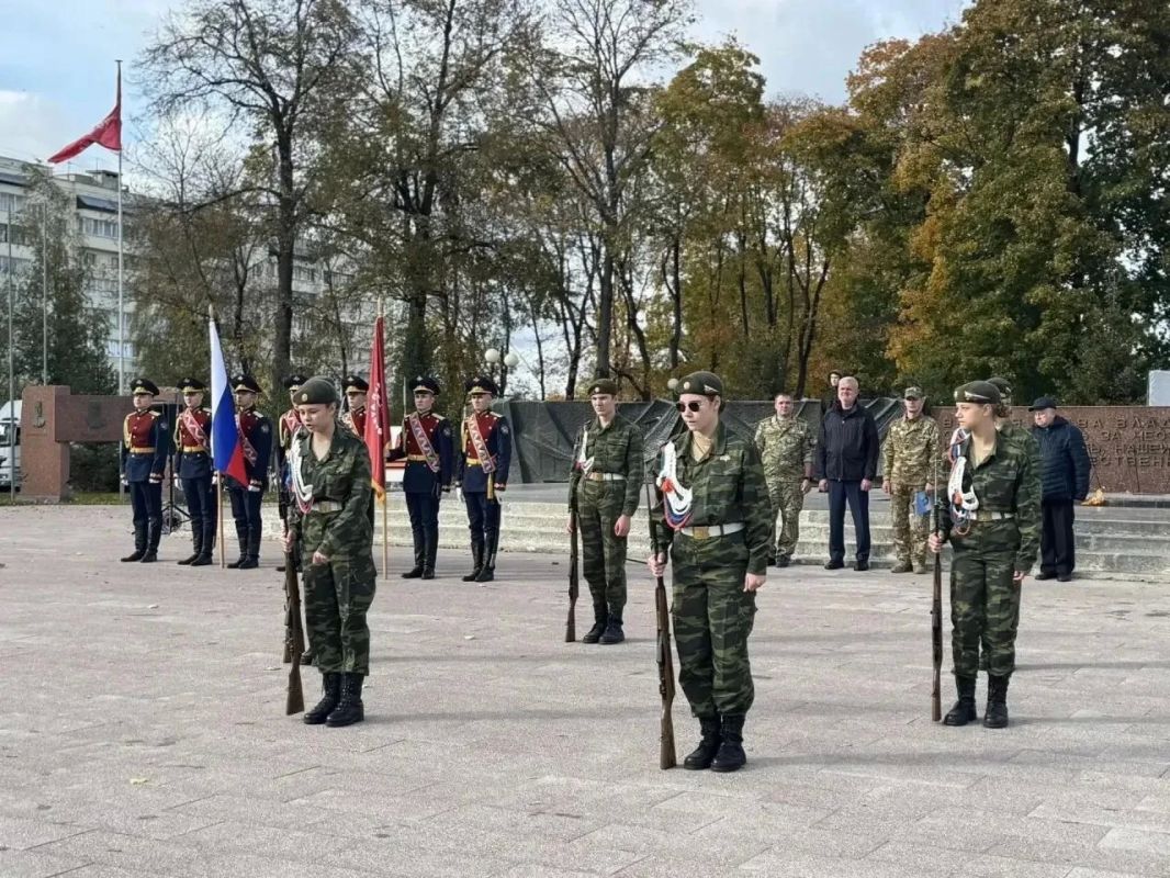 Во Владимире на площади 30-летия Победы начали проводить «Вахту памяти»