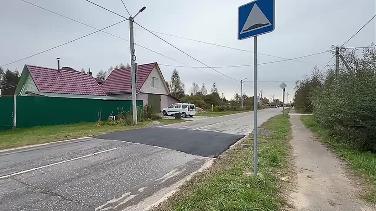 Дорожные службы ведут ямочный ремонт в микрорайоне Лунёво