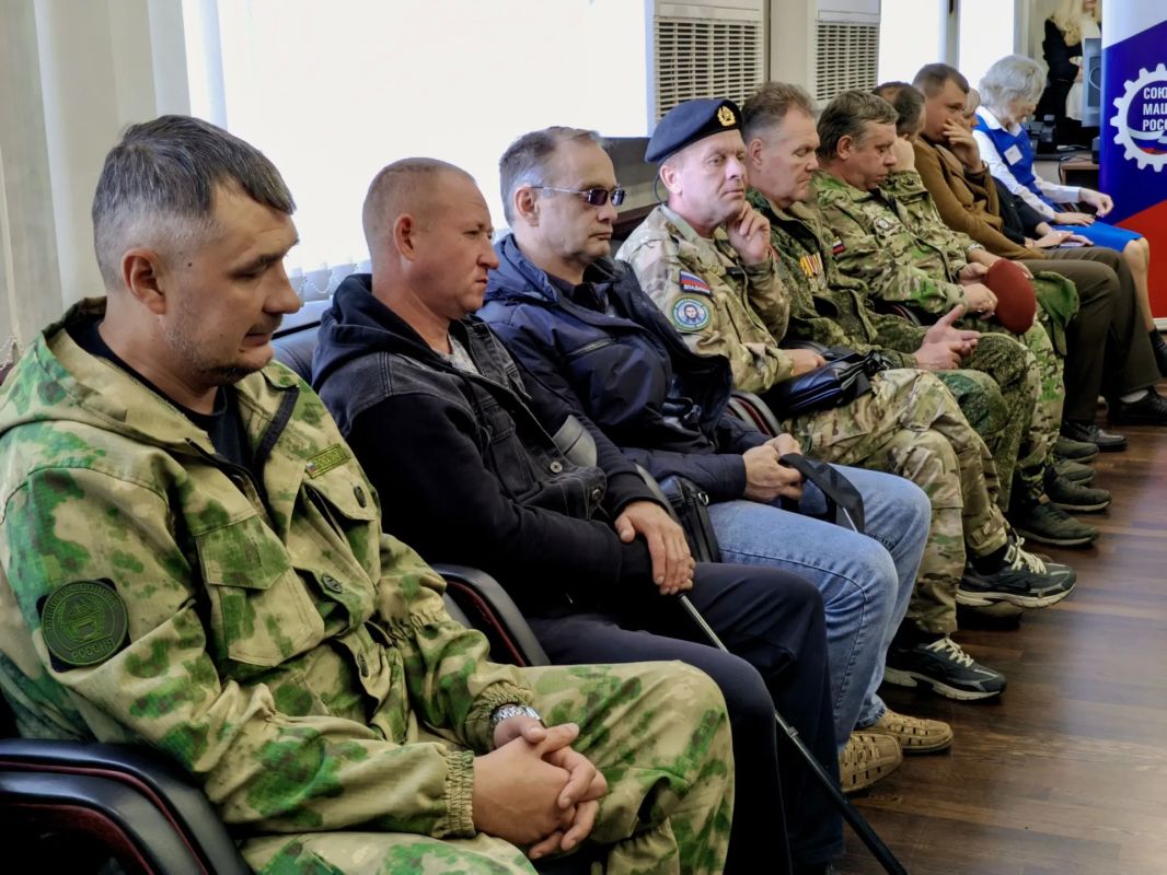 В Коврове прошёл круглый стол о трудоустройстве ветеранов СВО В Коврове прошёл круглый стол о трудоустройстве ветеранов СВО