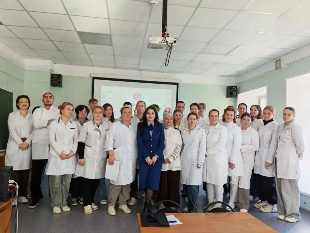 В Александрове помощник городского прокурора Анастасия Ульяновская рассказала студентам, как не стать жертвами мошенников В Александрове помощник городского прокурора Анастасия Ульяновская рассказала студентам, как не стать жертвами мошенников