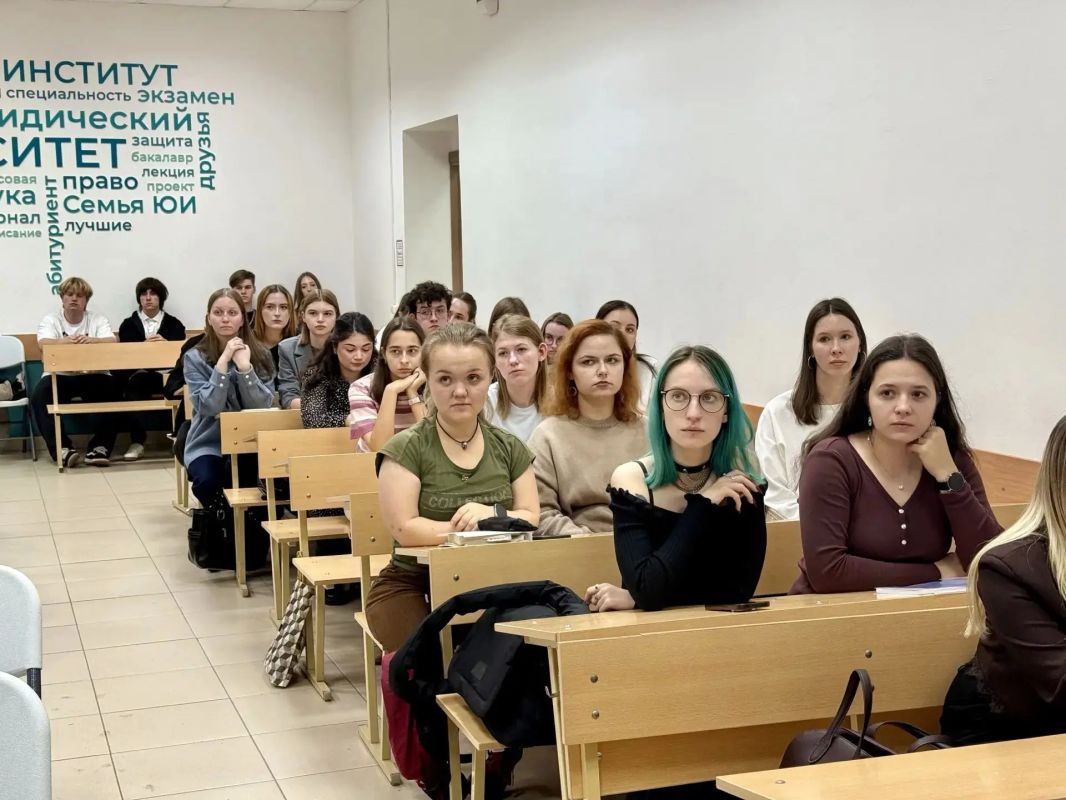 Владимирский природоохранный прокурор Иван Дмитриев встретился со студентами юридического института ВлГУ Владимирский природоохранный прокурор Иван Дмитриев встретился со студентами юридического института ВлГУ