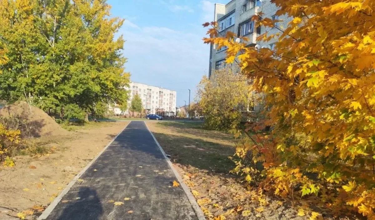 В Покрове добираться до нужных мест стало проще и безопаснее — на Бульваре Дружбы народов завершили обустройство нового тротуара