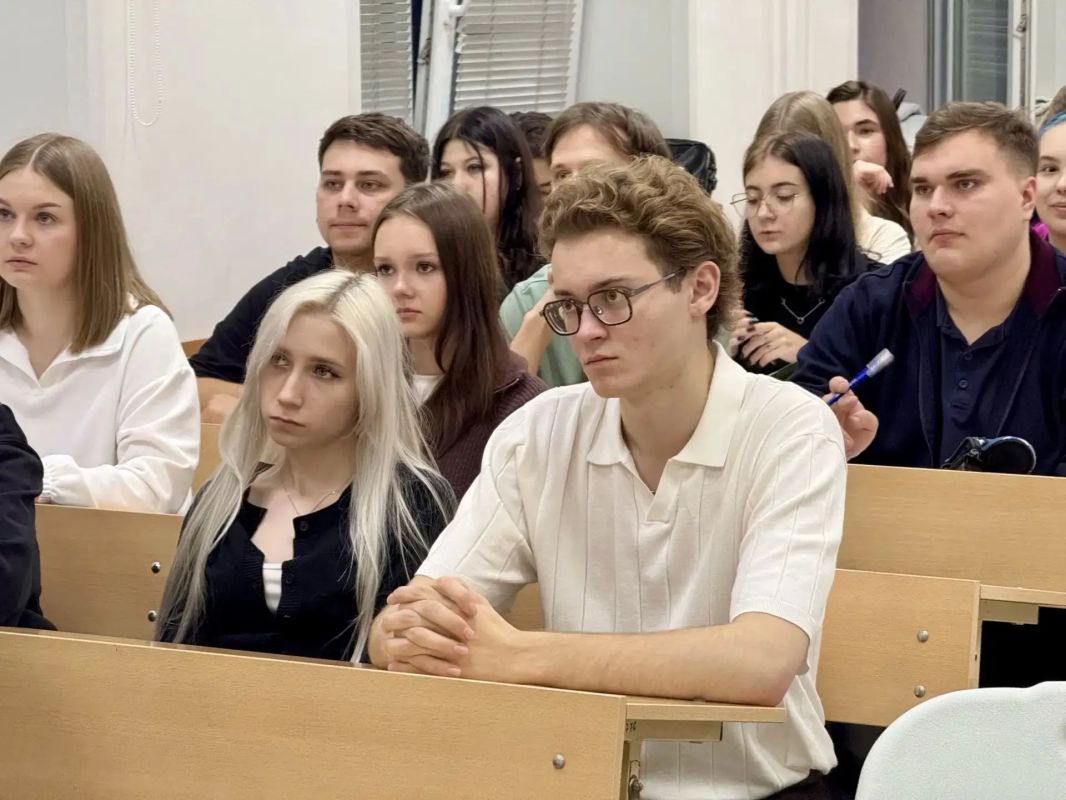 Владимирский природоохранный прокурор Иван Дмитриев встретился со студентами юридического института ВлГУ Владимирский природоохранный прокурор Иван Дмитриев встретился со студентами юридического института ВлГУ
