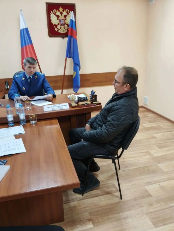 Заместитель прокурора Владимирской области Евгений Ортиков провел приём граждан городе Юрьев-Польском Заместитель прокурора Владимирской области Евгений Ортиков провел приём граждан городе Юрьев-Польском