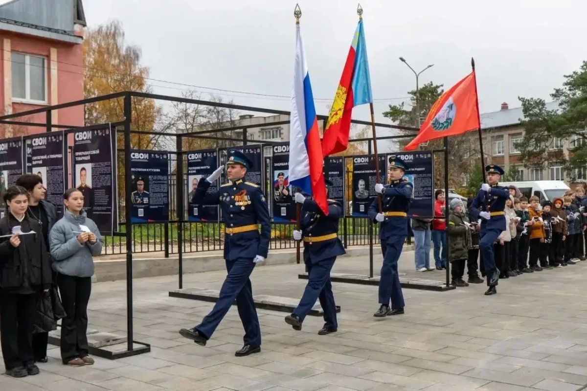 Память, которая объединяет: в Покрове открылась выставка «СВОи» Память, которая объединяет: в Покрове открылась выставка «СВОи»
