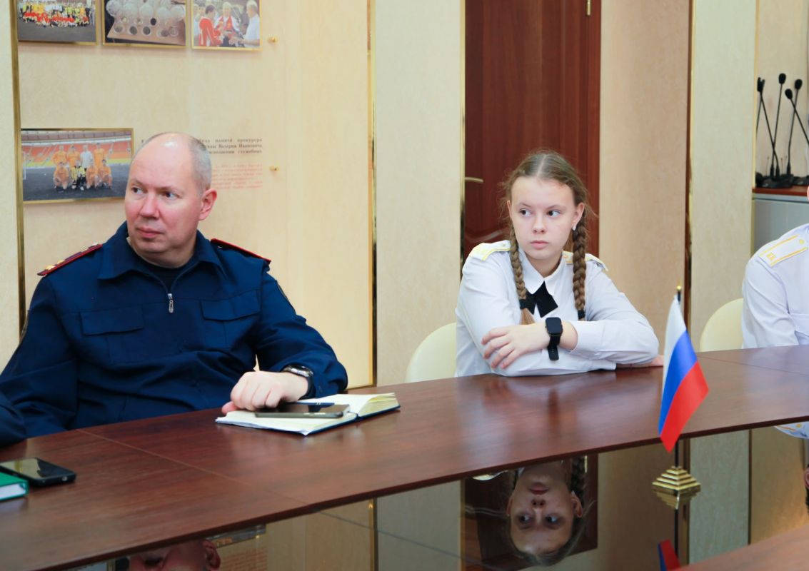 В следственном управлении состоялась встреча сотрудников и кадет профильного класса СК с командиром поискового отряда «Небо Родины» Евгением Агафоновым В следственном управлении состоялась встреча сотрудников и кадет профильного класса СК с командиром поискового отряда «Небо Родины» Евгением Агафоновым