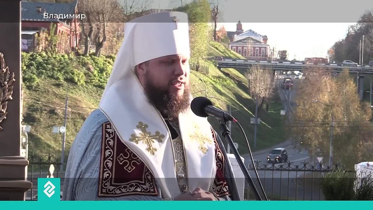 Во Владимире на территории Областного клинического центра экстренной медпомощи открыли памятник Луке Крымскому